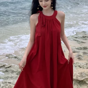 法式度假风无袖挂脖红色连衣裙女夏季云南三亚海边度假氛围感长裙