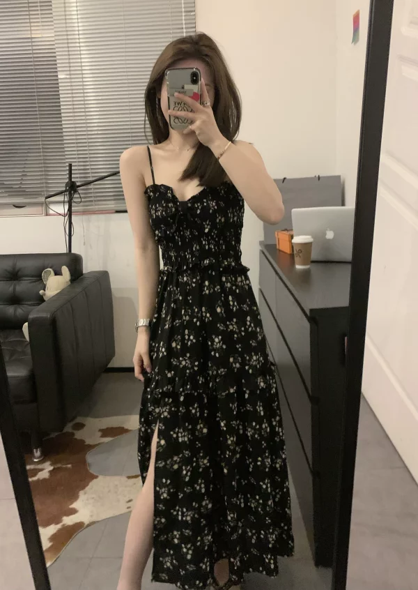 Viiwen 闲适假日碎花连衣裙收腰开叉吊带裙显瘦纯欲百搭黑色长裙 - 图片 4