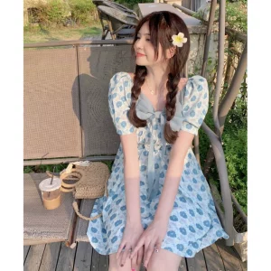 夏季2022年新款甜美方领碎花裙子气质蝴蝶结泡泡袖连衣裙女装短裙