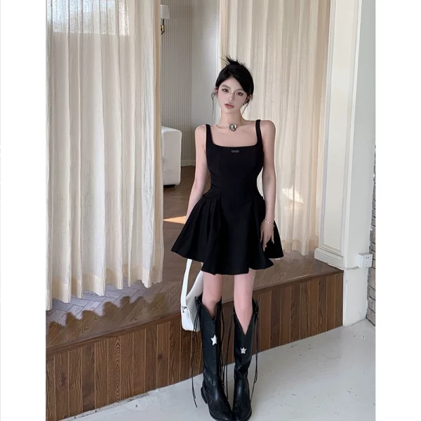 辣妹方领吊带连衣裙女春季新款法式高级感气质收腰性感A字短裙子 - 图片 5