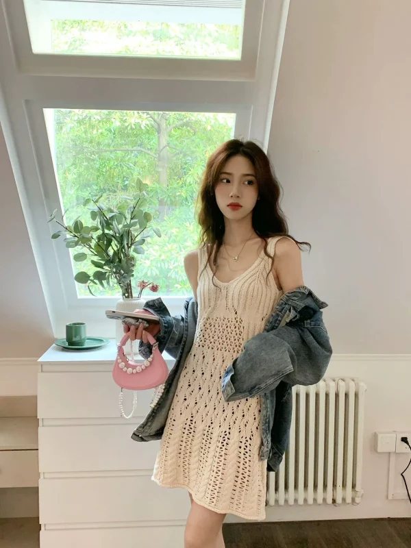 洋气时髦镂空冰丝针织连衣裙女2024夏季叠穿设计感小众吊带短裙薄 - 图片 3