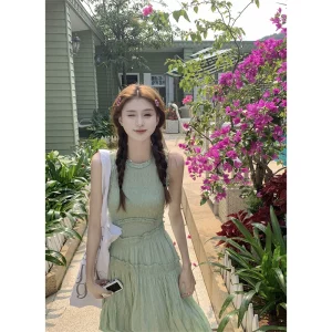 抹茶绿洋气无袖连衣裙夏季新款高级设计感气质收腰褶皱中长裙女潮
