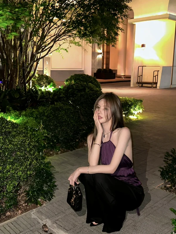 titi小姐姐【妹妹说紫色很有韵味】挂脖露背缎面收腰连衣裙上衣 - 图片 3